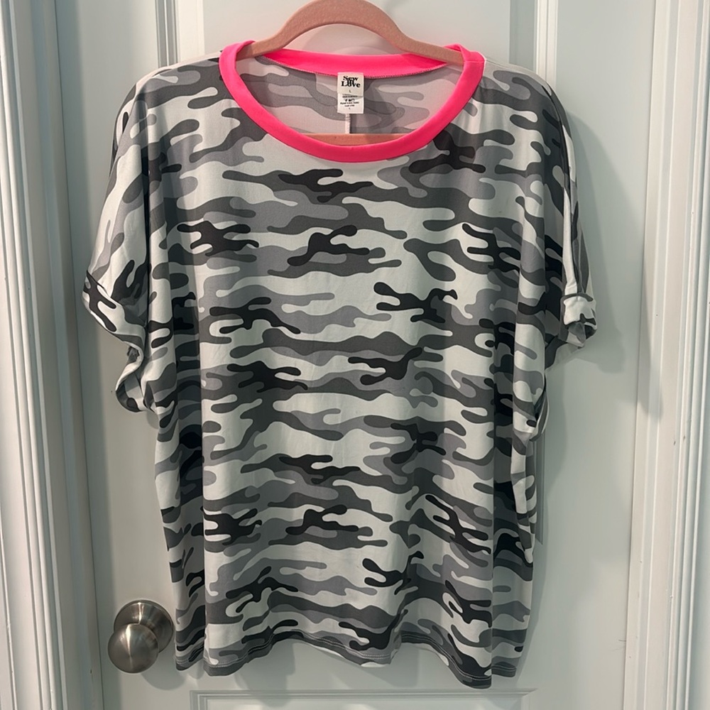 Bibi Camo top with hot pink neckline